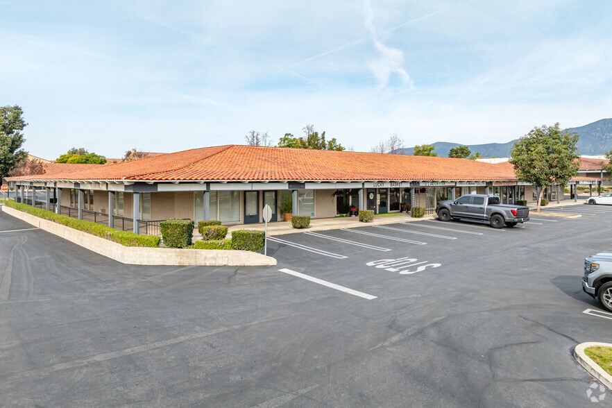 401-419 Central Ave, Upland, CA for lease - Primary Photo - Image 3 of 5