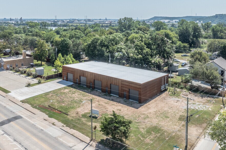 4008 Charles Page Blvd, Tulsa, OK à louer - Aérien - Image 2 de 5