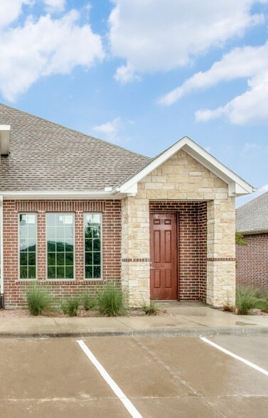 8112 Liberty Grove Rd, Rowlett, TX à vendre - Photo du bâtiment - Image 1 de 1