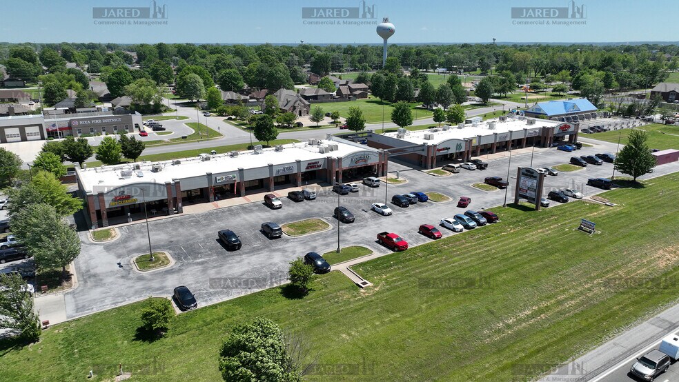 701-703 N McCroskey St, Nixa, MO à louer - Photo du bâtiment - Image 2 de 20