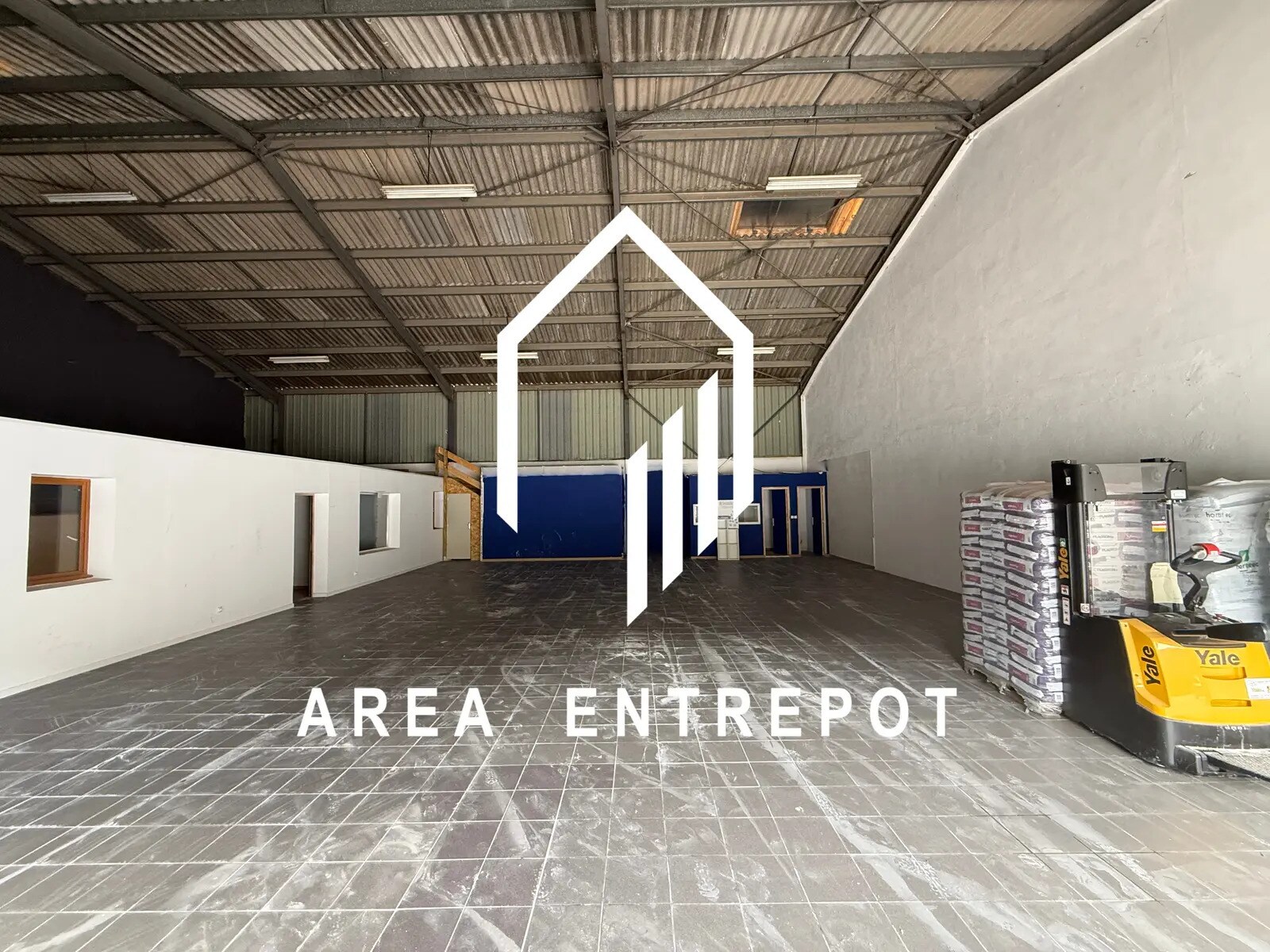 Flex in Gémenos for lease Interior Photo- Image 1 of 8