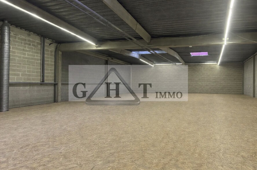 Industrial in Villeneuve-la-Garenne for lease - Building Photo - Image 3 of 7