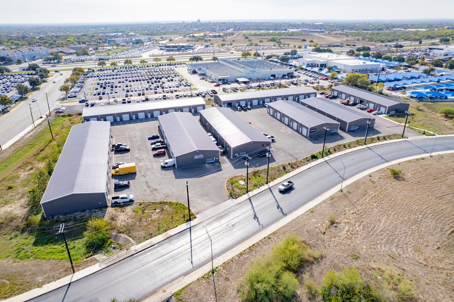 2203 Cascade Pky, San Antonio, TX for lease - Building Photo - Image 2 of 25