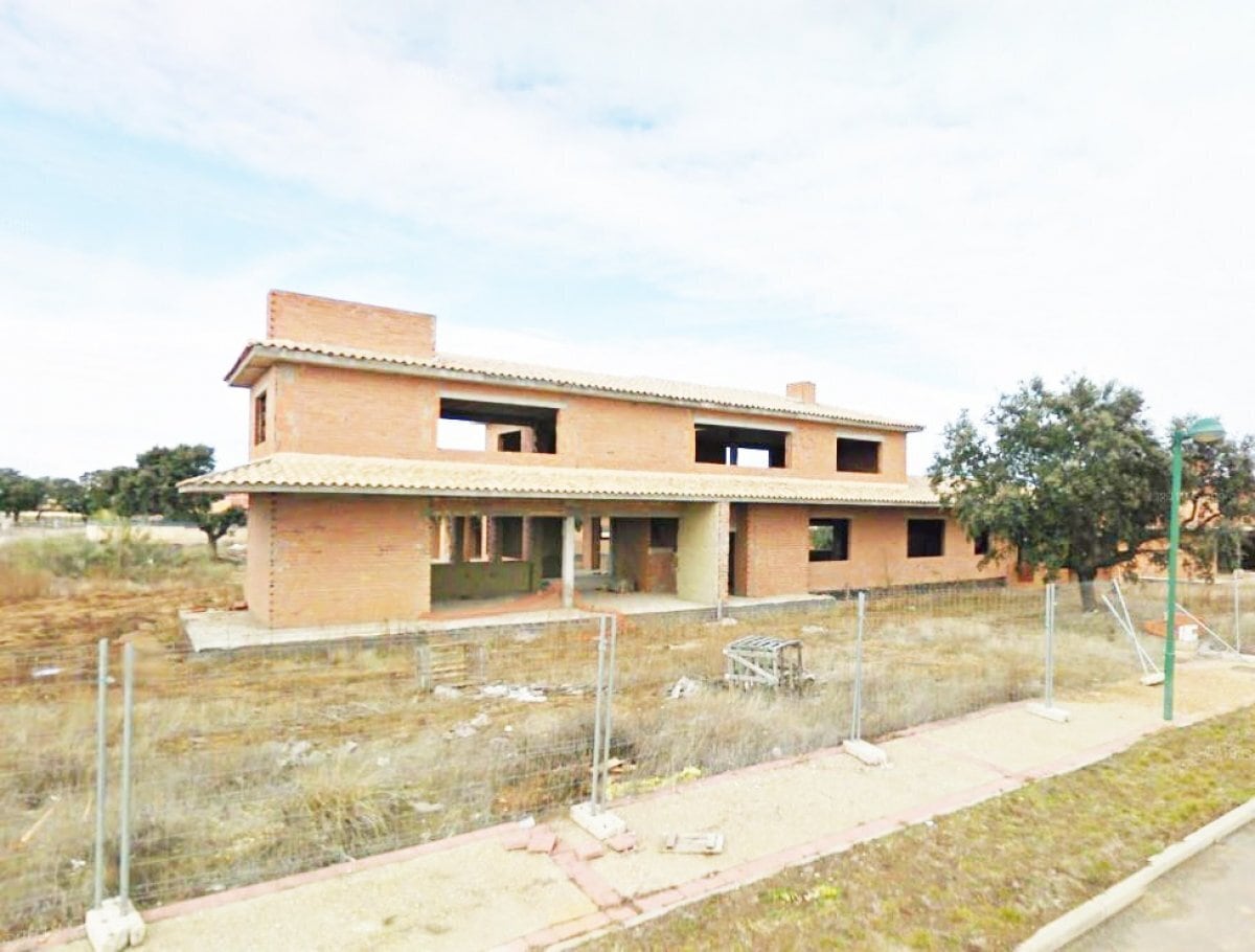 Calle del Roble, 1, Carrascal de Barregas, Salamanca for sale Primary Photo- Image 1 of 2