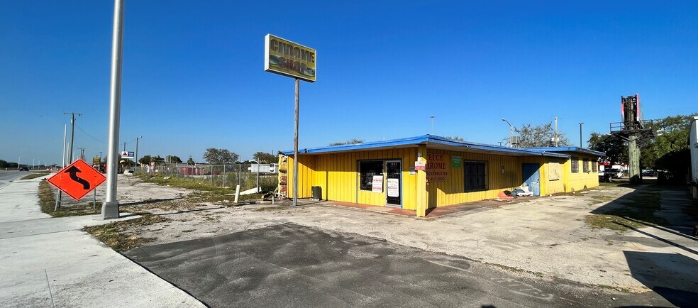 2860 S Kings Hwy, Fort Pierce, FL à vendre - Photo du bâtiment - Image 2 de 7
