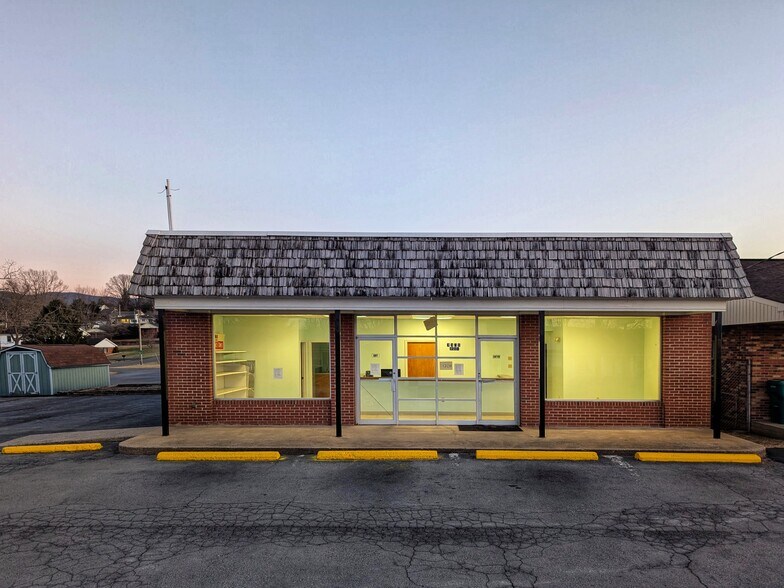 1208 E Main St, Luray, VA à vendre - Photo du bâtiment - Image 2 de 27