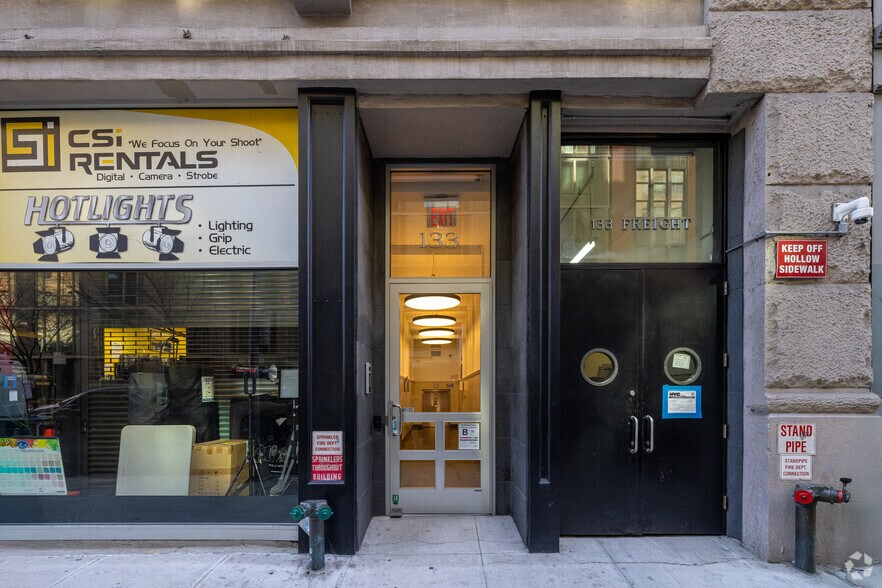 133 W 19th St, New York, NY à louer - Photo du bâtiment - Image 3 de 4