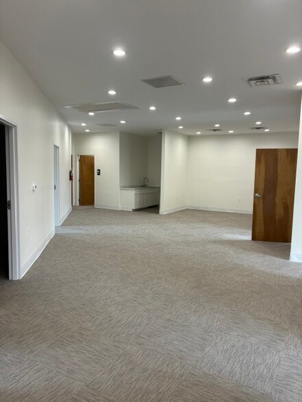 1025 Vinehaven Dr NE, Concord, NC for lease - Building Photo - Image 3 of 6