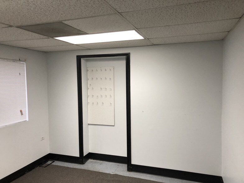 735-739 N Yale Ave, Villa Park, IL à louer - Photo intérieure - Image 2 de 5