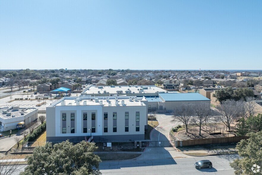 4640 Sycamore School Rd, Fort Worth, TX à vendre - Photo du bâtiment - Image 2 de 6