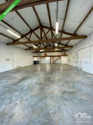 Plus de détails pour Local d'activités à louer