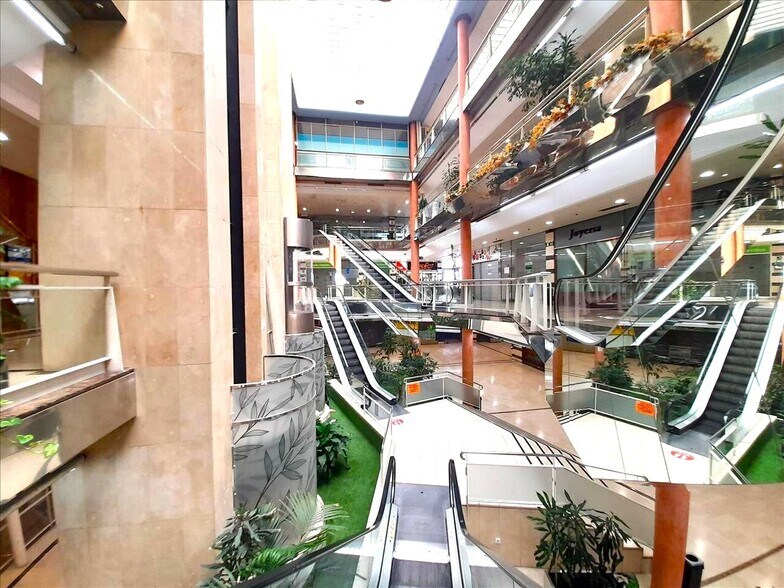 Calle Carlos López Otin, Oviedo, Asturias for sale - Building Photo - Image 3 of 12