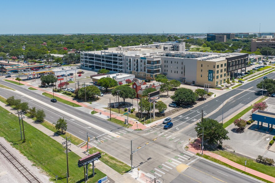 6419 Airport Blvd, Austin, TX for lease - Building Photo - Image 2 of 16