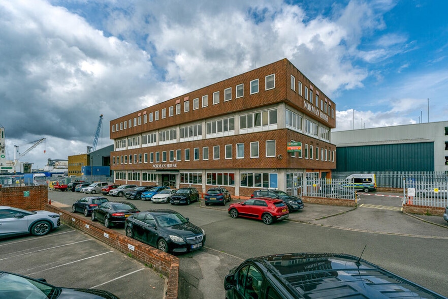 Kettering Ter, Portsmouth for lease - Primary Photo - Image 1 of 3