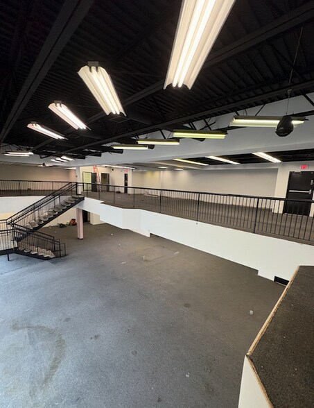 6909 Old Keene Mill Rd, Springfield, VA à louer - Photo du bâtiment - Image 3 de 5