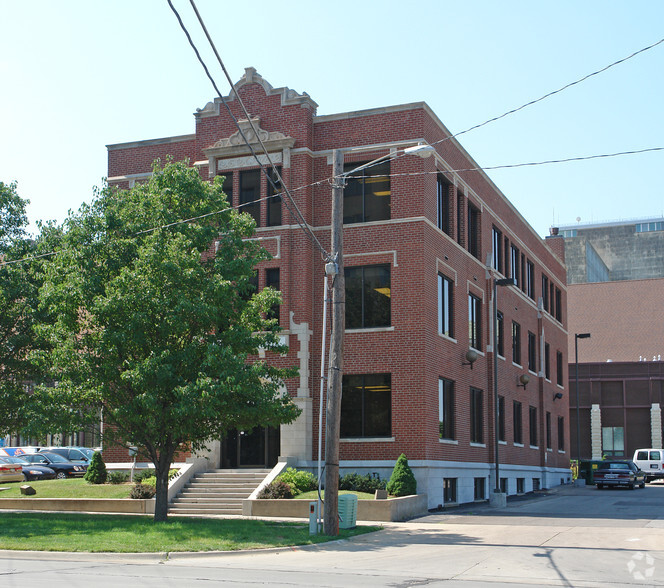 415 SW 8th St, Topeka, KS à louer - Photo principale - Image 1 de 2