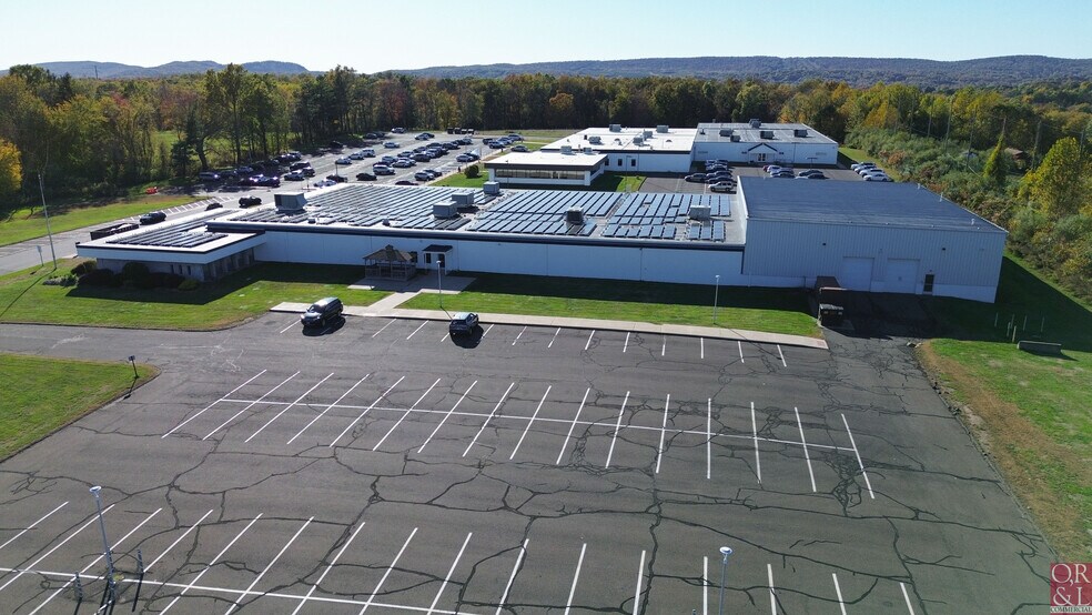 2055 S Main St, Middletown, CT à louer - Photo du bâtiment - Image 2 de 25