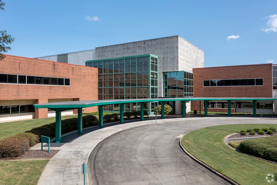 100 State Farm Pky, Birmingham, AL for lease - Building Photo - Image 2 of 8