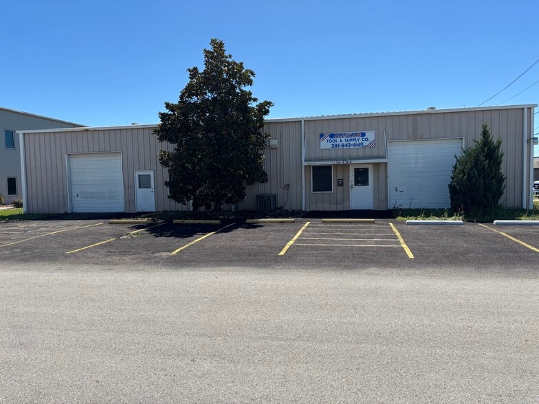 126 N 18th St, La Porte, TX for lease - Building Photo - Image 1 of 5