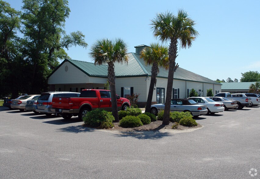 235 Commerce Dr, Pawleys Island, SC à louer - Photo du bâtiment - Image 2 de 7