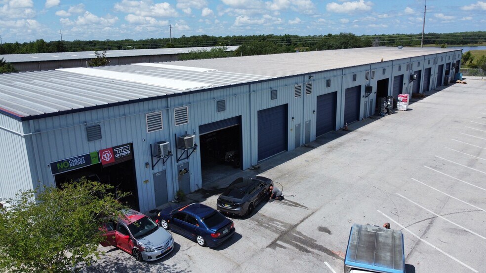 5250-5275 Giron Cir, Kissimmee, FL à louer - Photo du bâtiment - Image 3 de 21