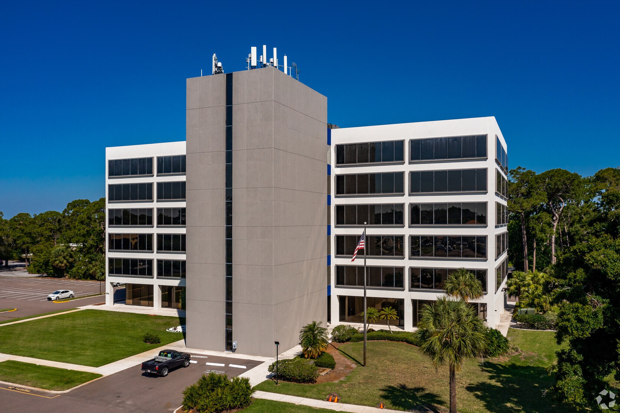 2536 Countryside Blvd, Clearwater, FL à louer Photo du bâtiment- Image 1 de 8