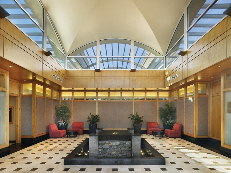 747 Constitution Dr, Exton, PA for lease - Interior Photo - Image 2 of 8