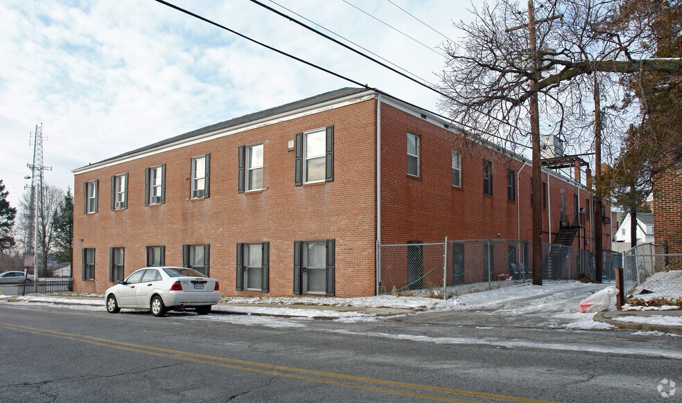 4200 Edmondson Ave, Baltimore, MD à louer - Photo du bâtiment - Image 3 de 3