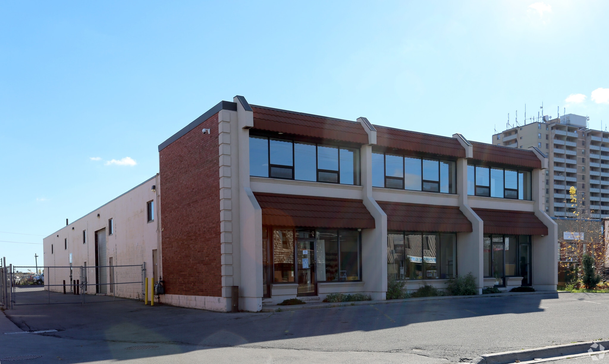 16 Brockley Dr, Hamilton, ON for lease Primary Photo- Image 1 of 3