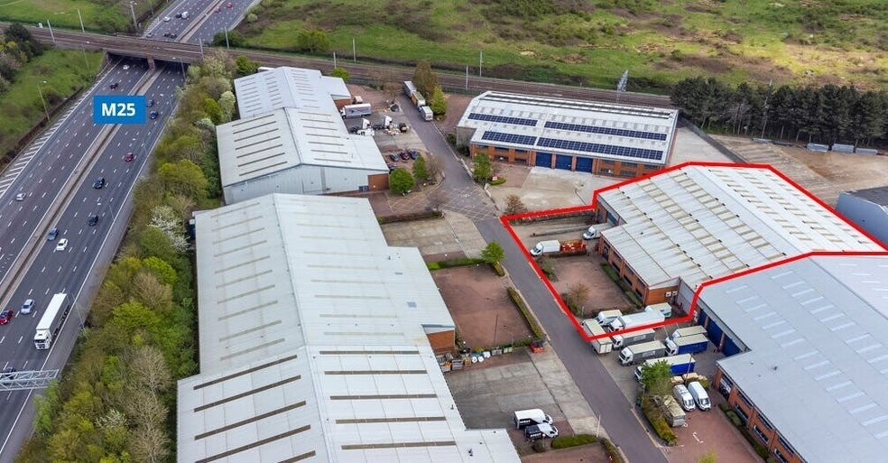 Old Parkbury Ln, St Albans à louer - Photo du bâtiment - Image 2 de 11