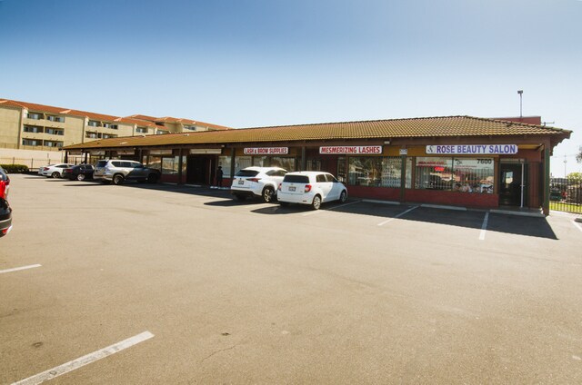 7600-7612 Katella Ave, Stanton, CA à louer - Photo du bâtiment - Image 2 de 15