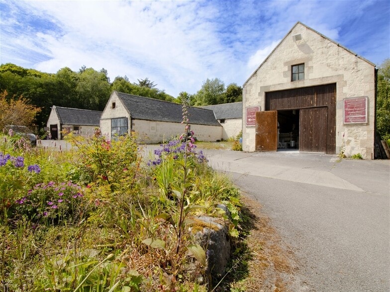 Vacant Retail Unit (Formerly The Tain Pottery), Tain for sale - Primary Photo - Image 1 of 36