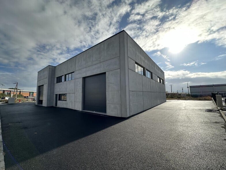 Flex in Puget-sur-Argens for sale - Building Photo - Image 1 of 9