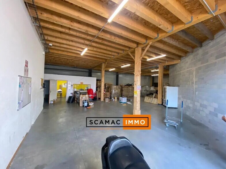 Office in La Farlède for lease - Interior Photo - Image 2 of 5