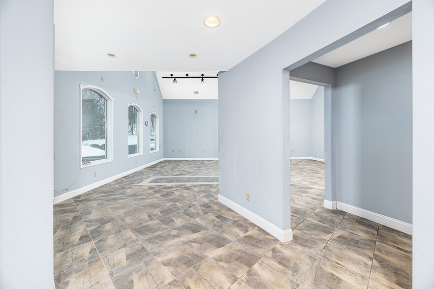 137 Rutherford Ave, Franklin, NJ for lease - Building Photo - Image 3 of 17