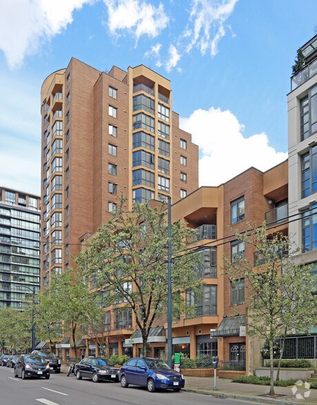 1128 Richards St, Vancouver, BC à vendre - Photo du bâtiment - Image 1 de 1