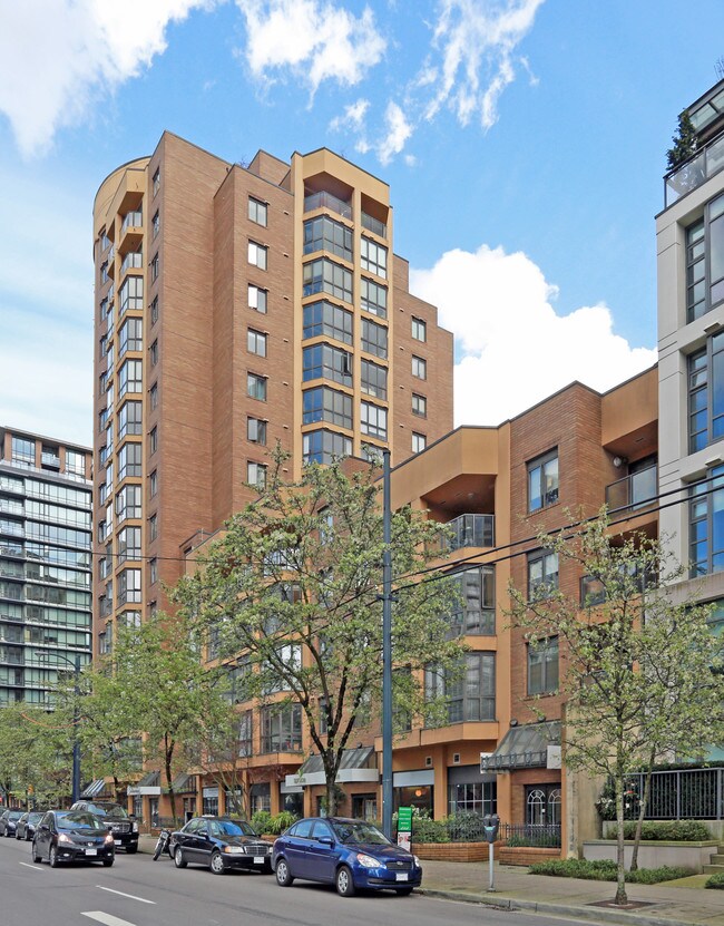 Plus de détails pour 1128 Richards St, Vancouver, BC - Multi-résidentiel à vendre