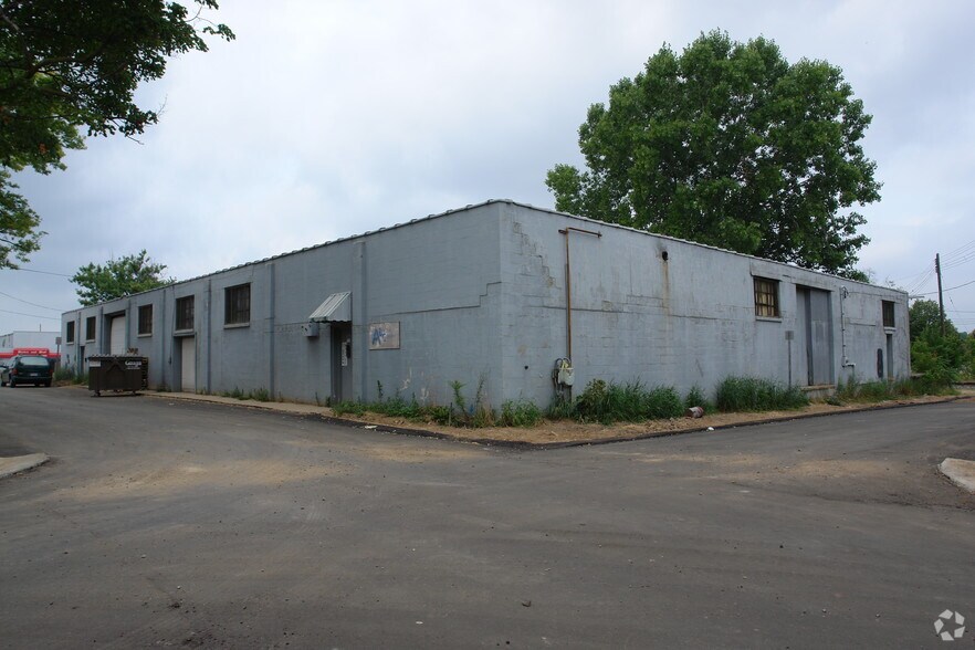 300 Hill St, Lansing, MI for lease - Primary Photo - Image 1 of 2