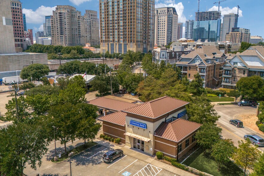 2121 Maple Ave, Dallas, TX à louer - Photo du bâtiment - Image 2 de 6