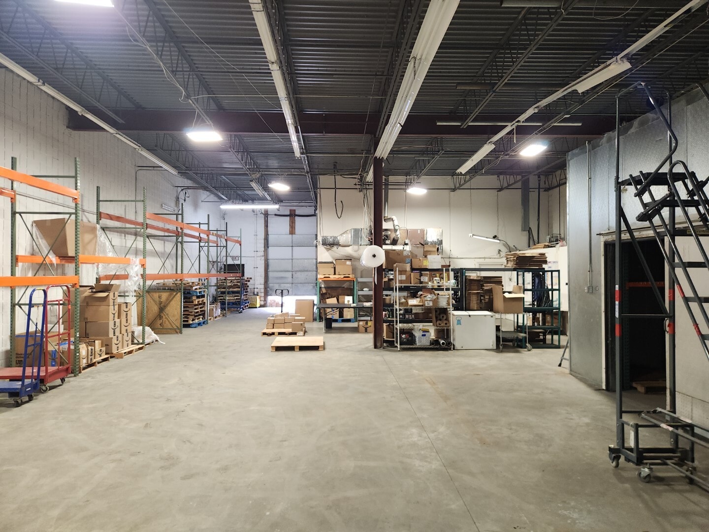 20-38 Aero Rd, Bohemia, NY à louer Photo intérieure- Image 1 de 3