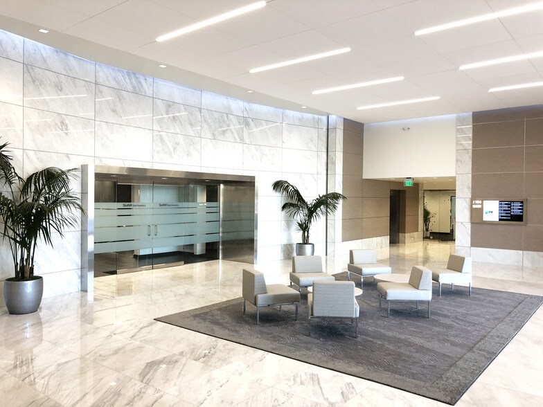 2100 Main St, Irvine, CA à louer - Hall d’entrée - Image 2 de 15