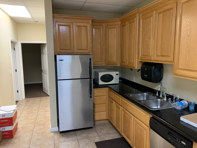 195-197 D'Arcy Pkwy, Lathrop, CA à vendre - Photo du bâtiment - Image 2 de 9