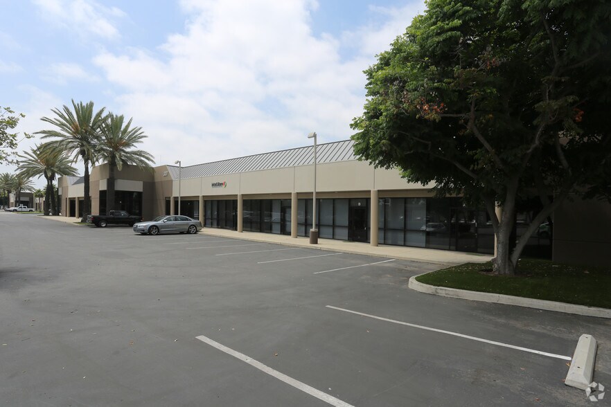 307 W Taft Ave, Orange, CA à louer - Photo du bâtiment - Image 3 de 4