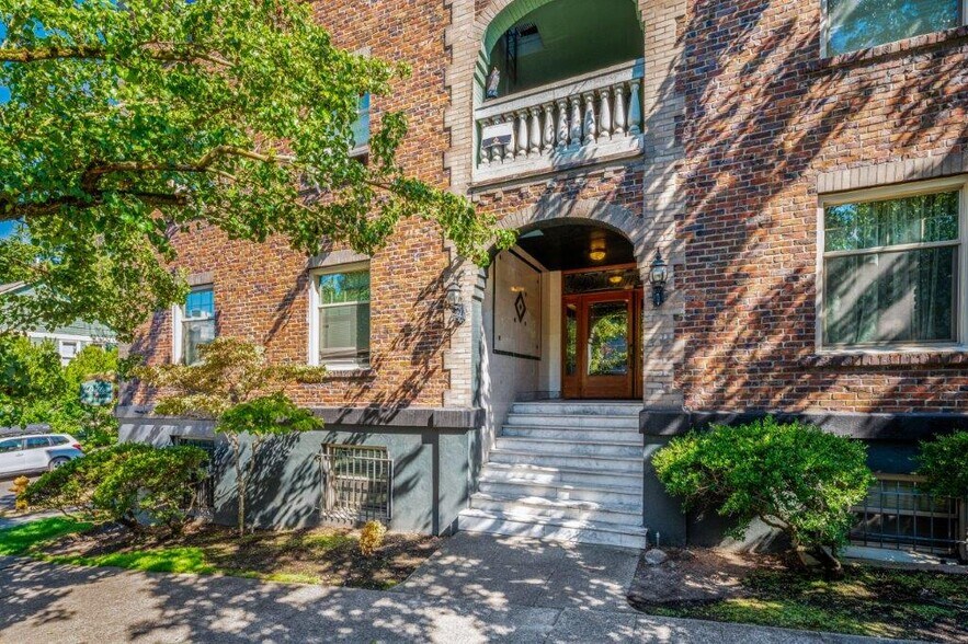 1052 E Thomas St, Seattle, WA à vendre - Photo du bâtiment - Image 1 de 28