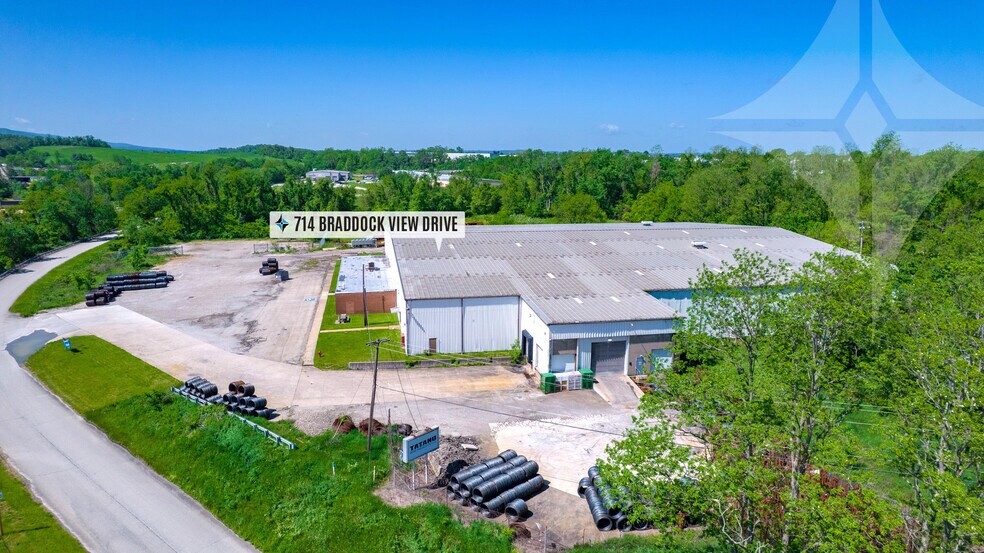 714 Braddock View Dr, Mount Braddock, PA for sale - Building Photo - Image 3 of 36