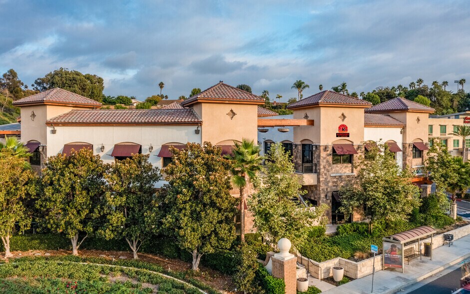 28662 Marguerite Pkwy, Mission Viejo, CA à louer - Photo du bâtiment - Image 2 de 6