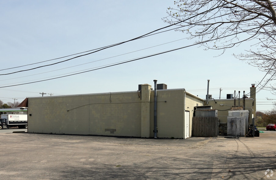 120 Knowlesway Ext, Narragansett, RI for sale - Building Photo - Image 2 of 6
