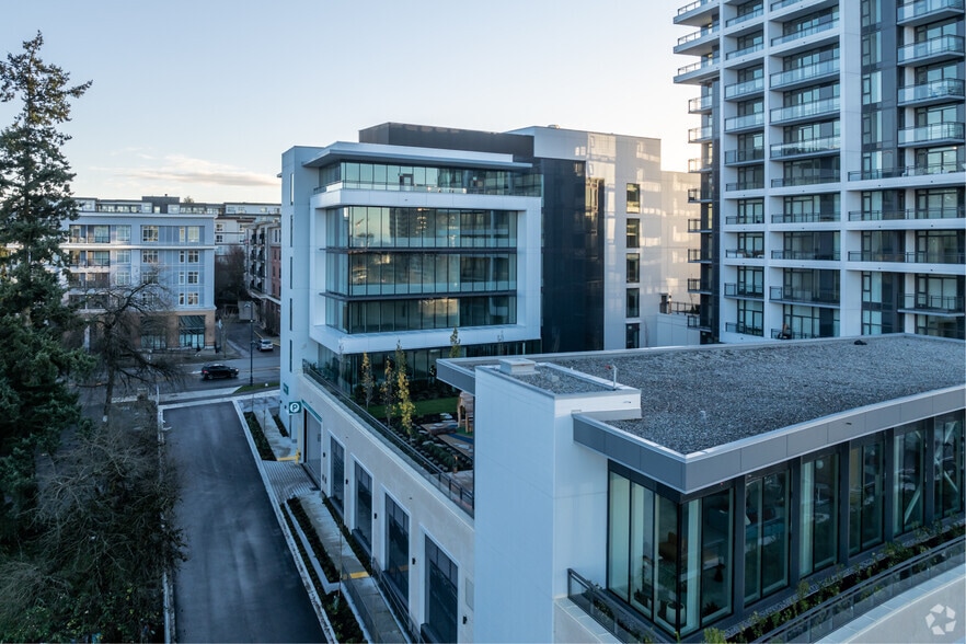 13675 107A Av, Surrey, BC à louer - Photo du bâtiment - Image 2 de 7