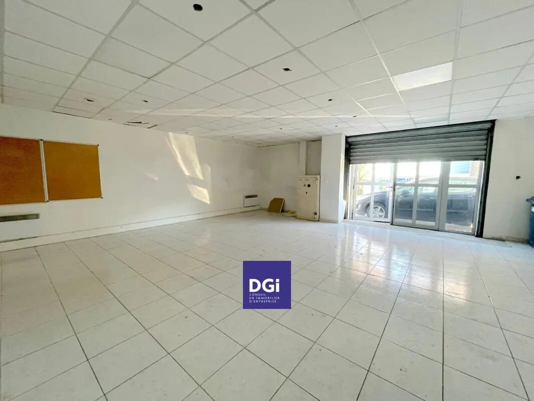 Flex in Nîmes for lease Interior Photo- Image 1 of 4