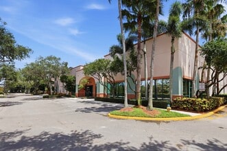 2704-2784 Executive Way, Miramar, FL à louer Photo du bâtiment- Image 1 de 6